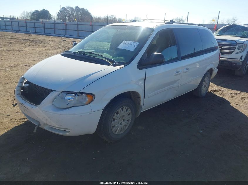 2005 Chrysler Town & Country Lx