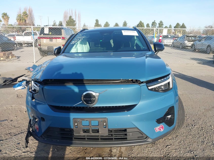 2023 Volvo Xc40 Recharge Pure Electric Twin Ultimate VIN: YV4ED3UM4P2025617 Lot: 44259386
