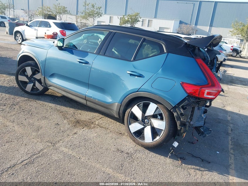 2023 VOLVO XC40 RECHARGE PURE ELECTRIC auction photo 3