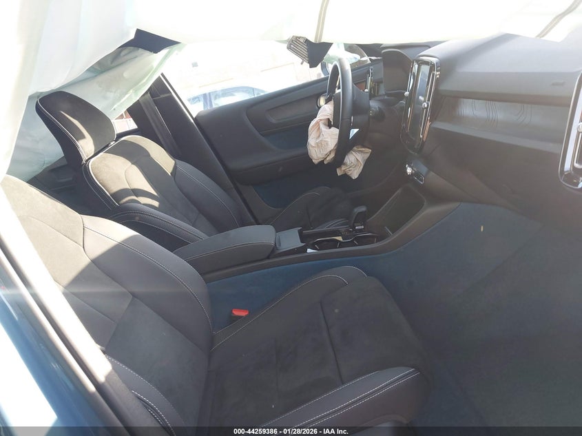 2023 VOLVO XC40 RECHARGE PURE ELECTRIC auction photo 5