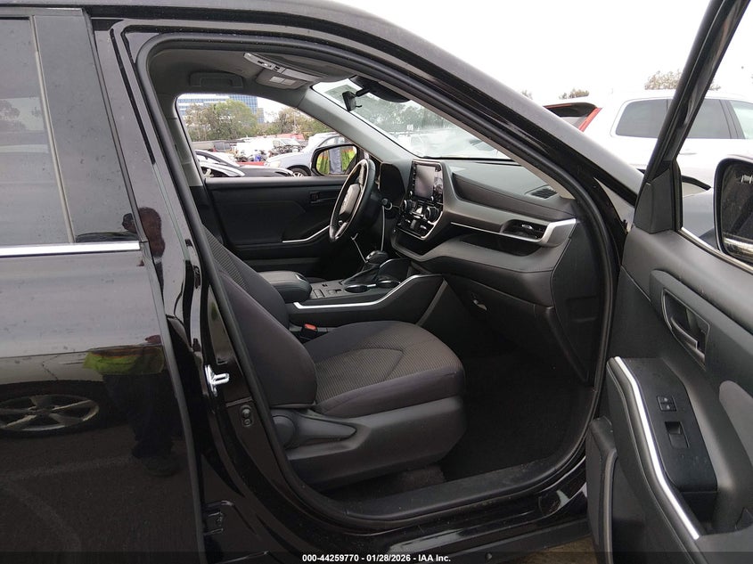 2022 Toyota Highlander Le