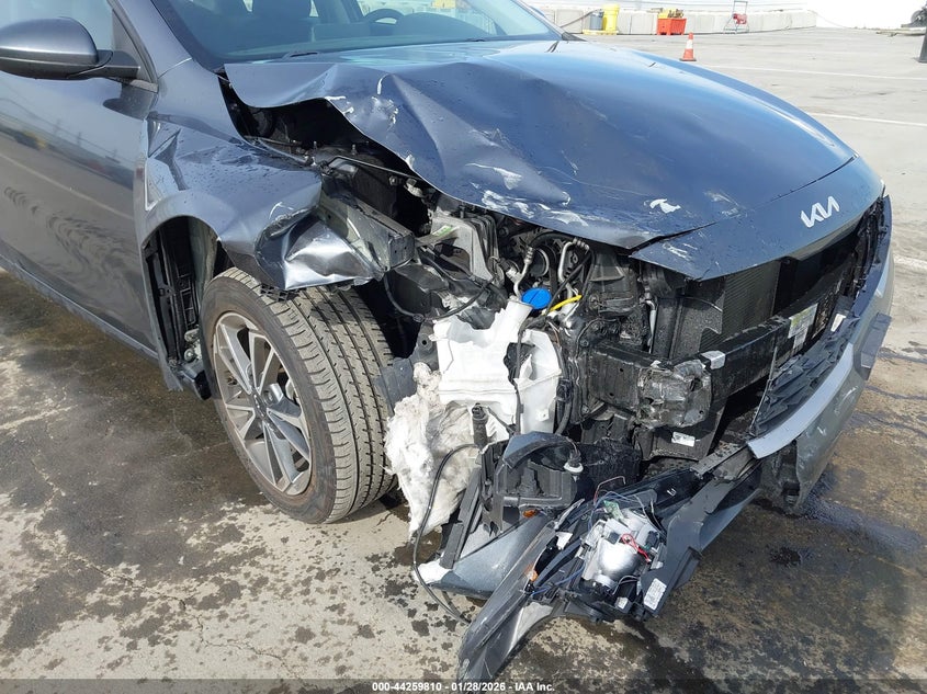 VIN 3KPF24AD5NE458872 2022 KIA FORTE LXS