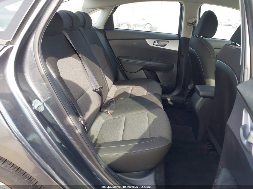 VIN 3KPF24AD5NE458872 2022 KIA FORTE LXS