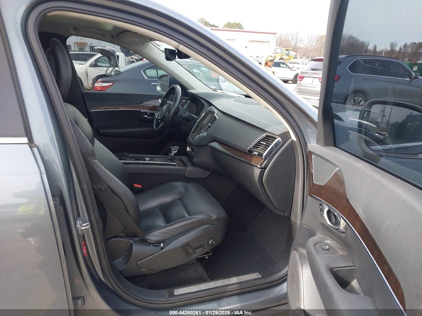 2016 Volvo Xc90 T6 Momentum