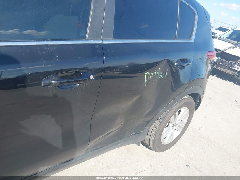 VIN KNDPMCAC5H7261172 2017 KIA SPORTAGE LX