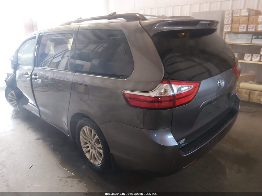 2017 Toyota Sienna Xle 8 Passenger