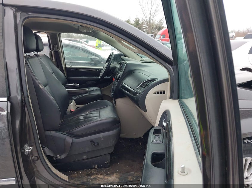 2015 Chrysler Town & Country Touring-L