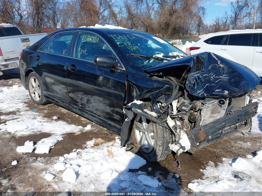 4T1BF3EK7BU138273 2011 Toyota Camry Se auction photo 1