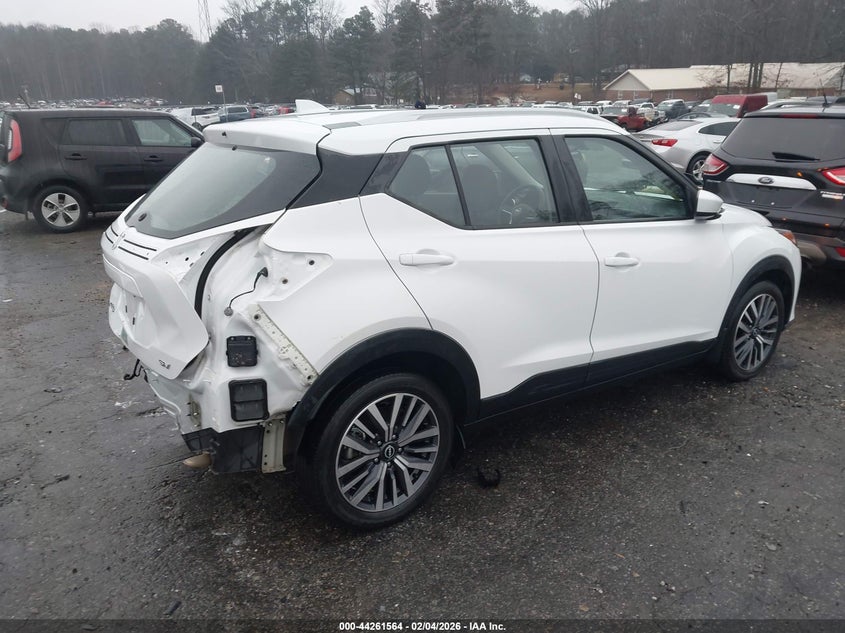 2022 Nissan Kicks Sv Xtronic Cvt
