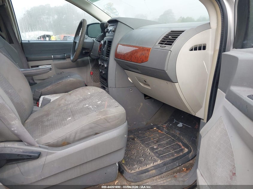 2008 Chrysler Town & Country Lx