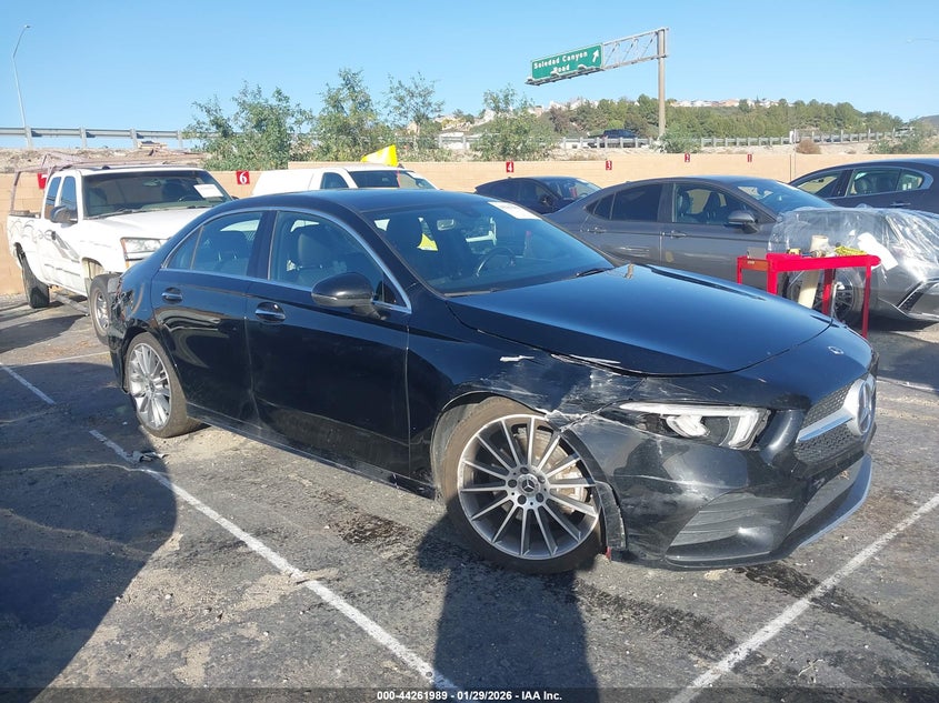 2022 Mercedes-Benz A 220