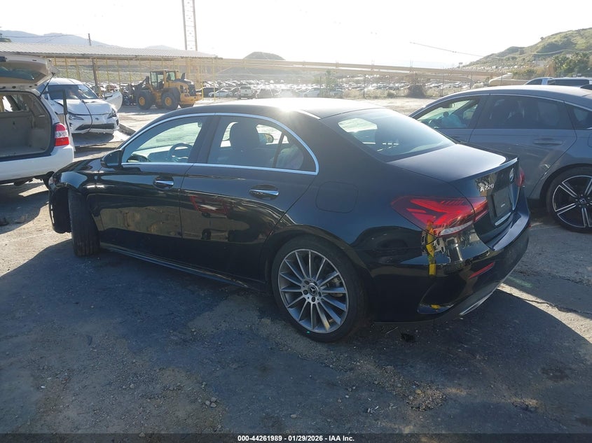 2022 Mercedes-Benz A 220