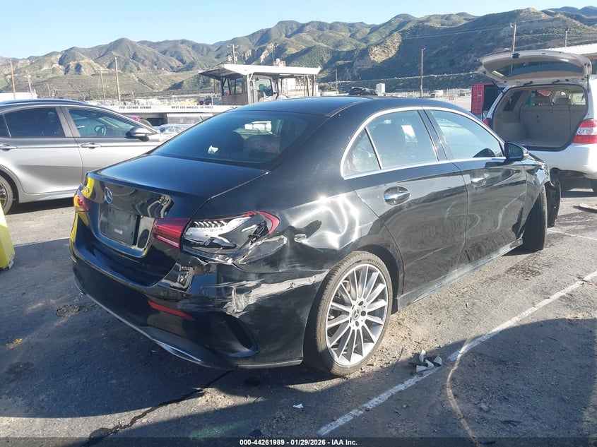 2022 Mercedes-Benz A 220