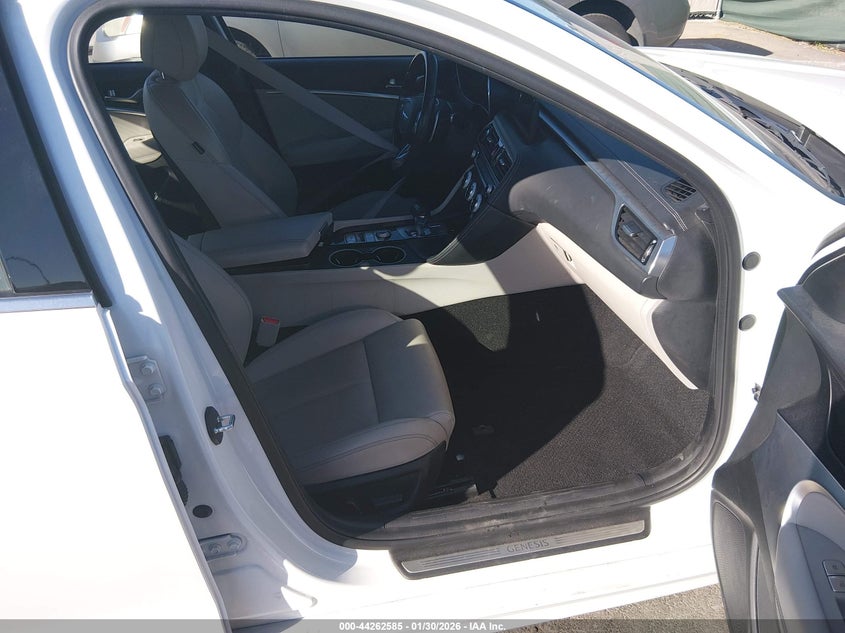 2022 Genesis G70 2.0T Rwd