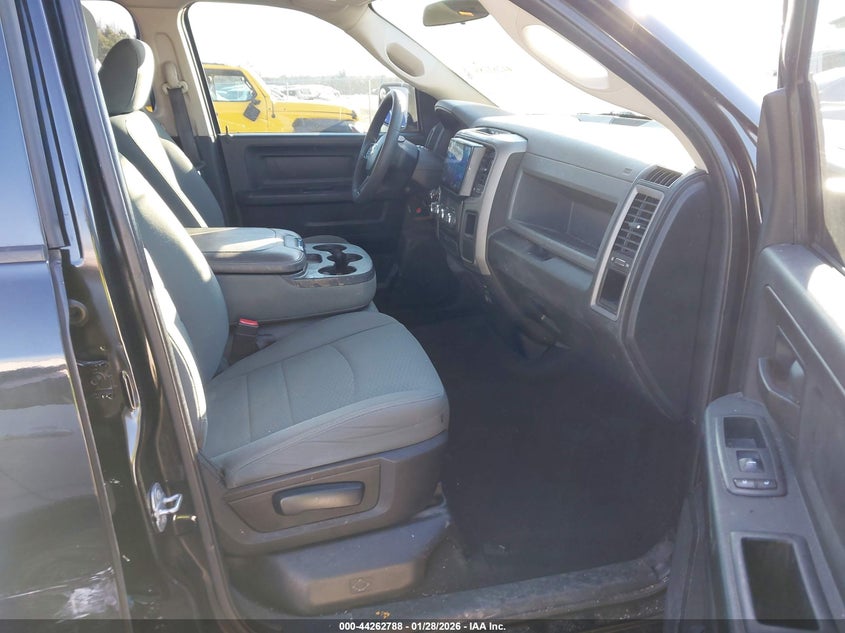 2017 Ram 1500 Tradesman 4X2 6'4 Box