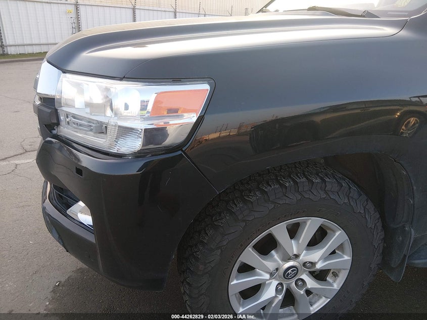 2017 Toyota Land Cruiser V8 VIN: JTMCY7AJ8H4053104 Lot: 44262829