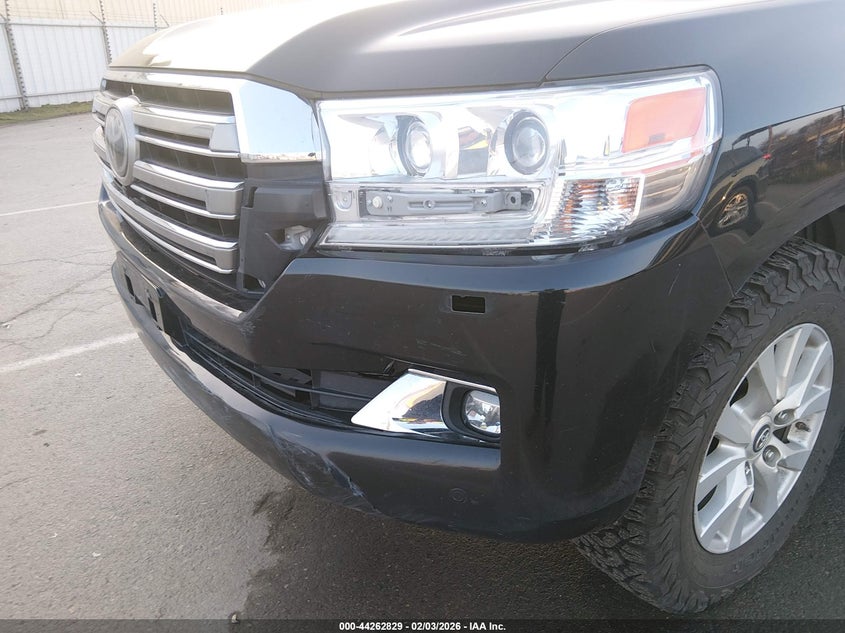 2017 Toyota Land Cruiser V8 VIN: JTMCY7AJ8H4053104 Lot: 44262829