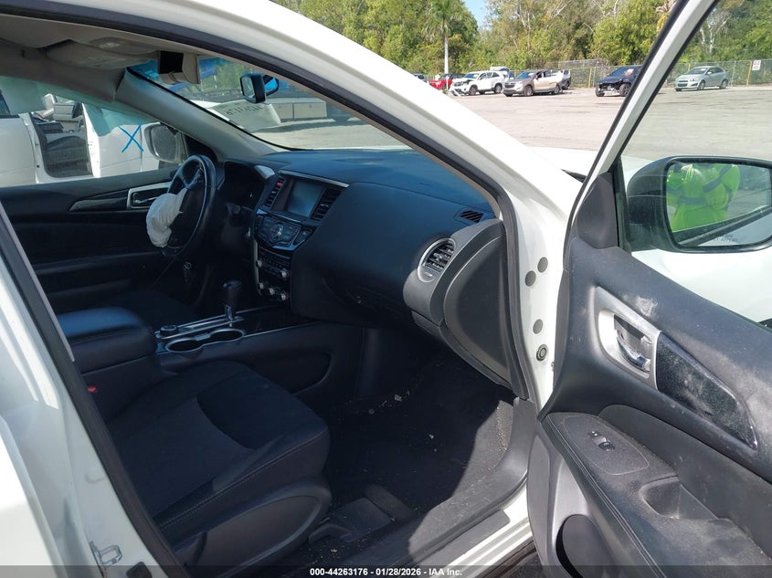 2018 Nissan Pathfinder Sv