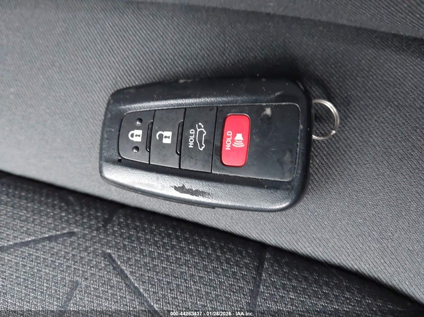 VIN 2T3R6RFVXMW004491 2021 TOYOTA RAV4 HYBRID XLE