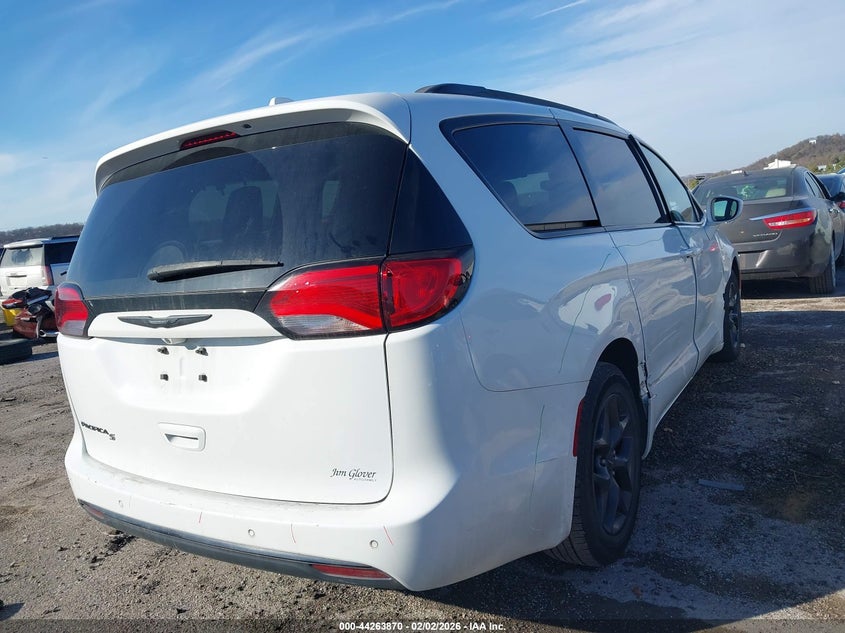 2020 Chrysler Pacifica Touring L