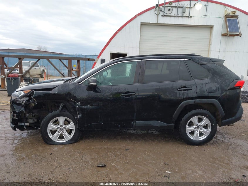 VIN 2T3P1RFV7MW172725 2021 TOYOTA RAV4 XLE