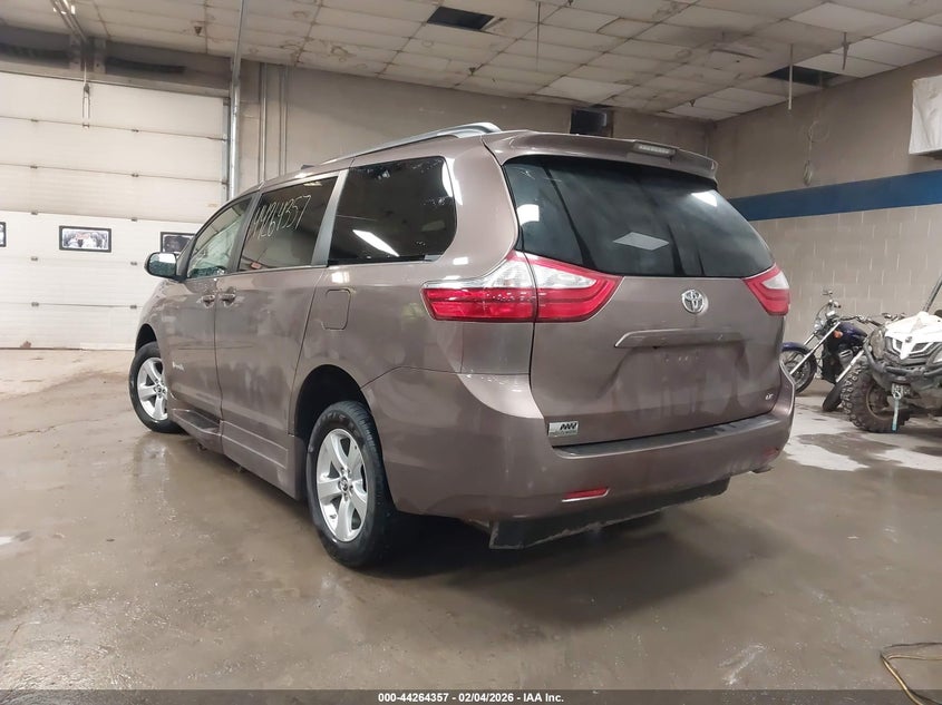 2018 Toyota Sienna Le