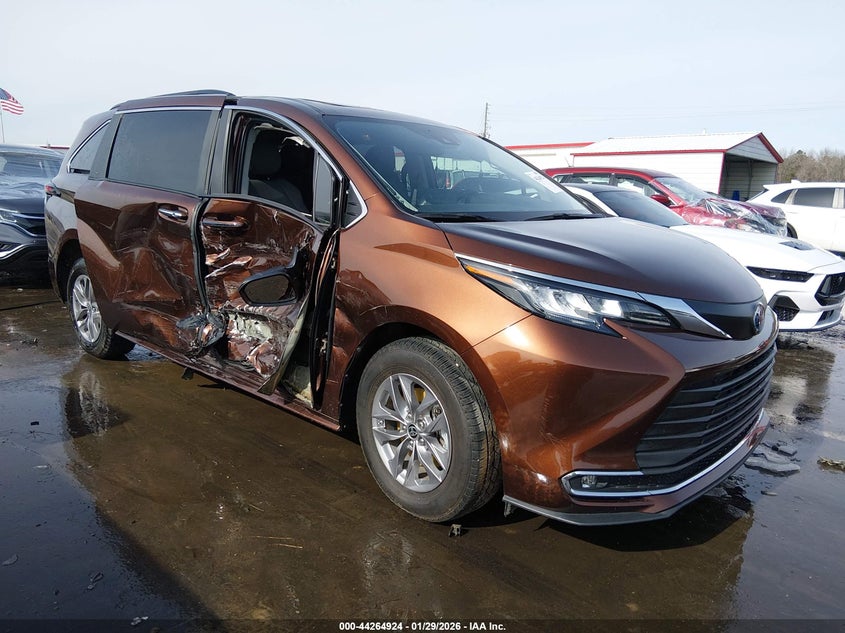 2023 Toyota Sienna Xle