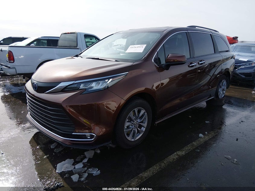 2023 Toyota Sienna Xle