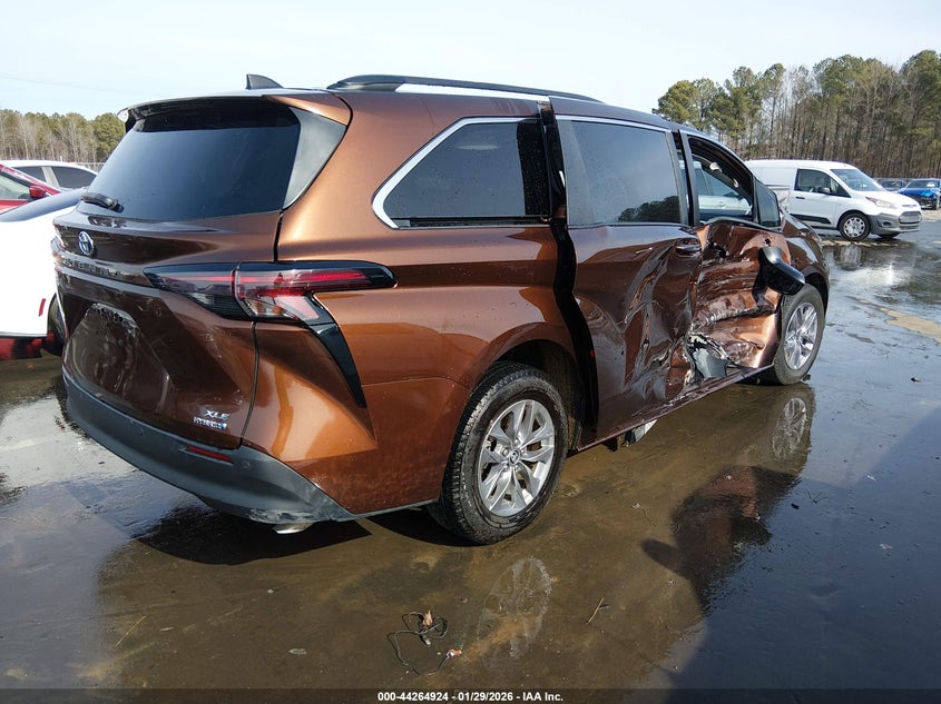 2023 Toyota Sienna Xle