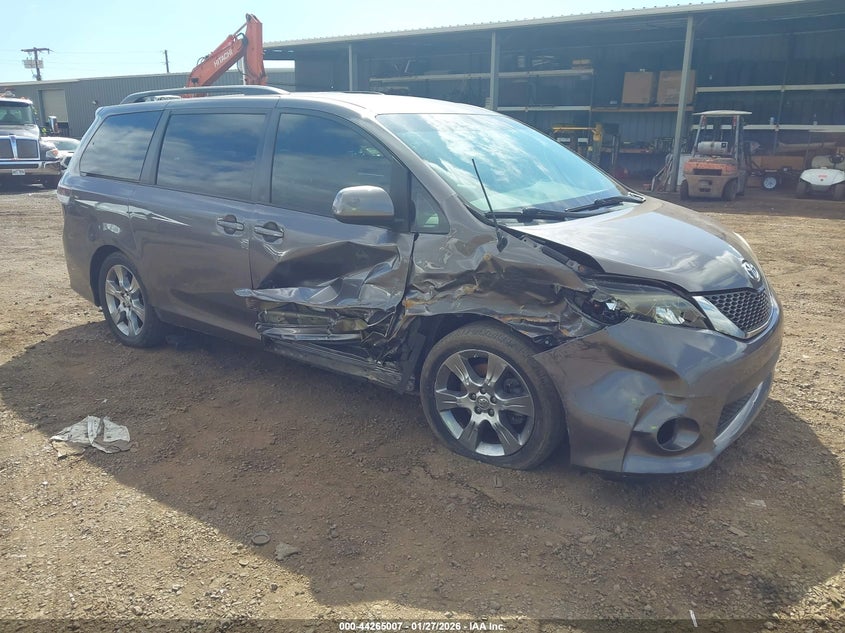 2012 Toyota Sienna Se 8 Passenger