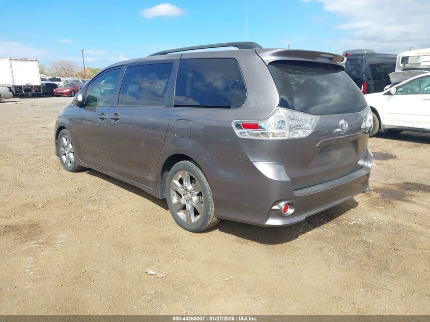 2012 Toyota Sienna Se 8 Passenger