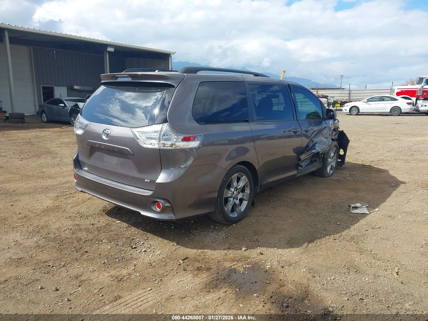 2012 Toyota Sienna Se 8 Passenger