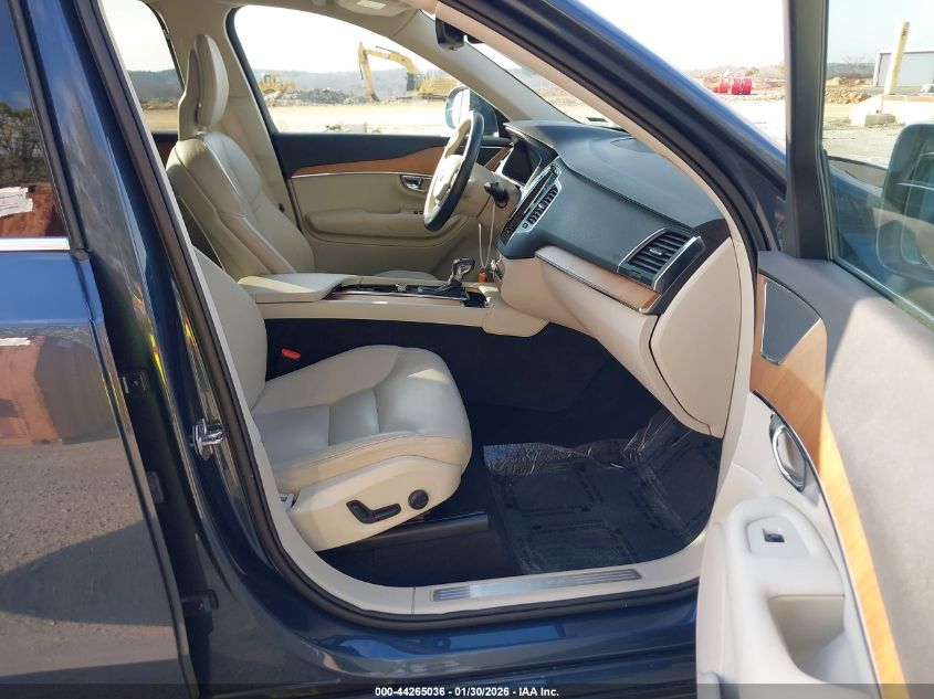 2022 Volvo Xc90 T6 Momentum 7 Passenger