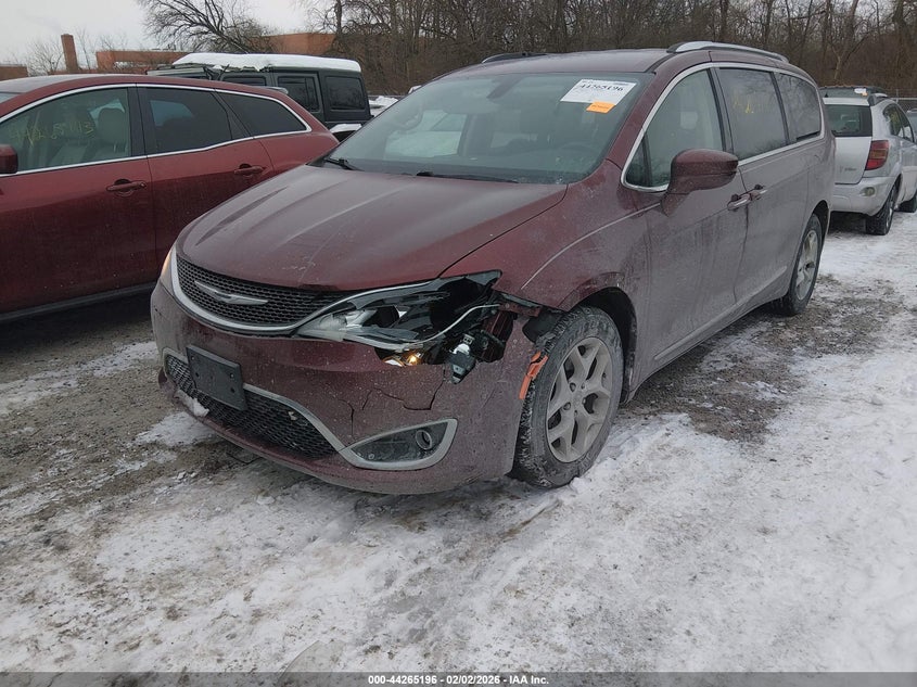 2017 Chrysler Pacifica Touring-L Plus