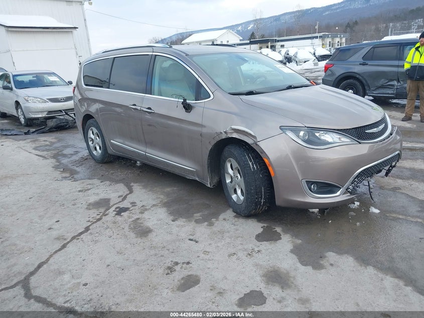 2017 Chrysler Pacifica Touring-L Plus