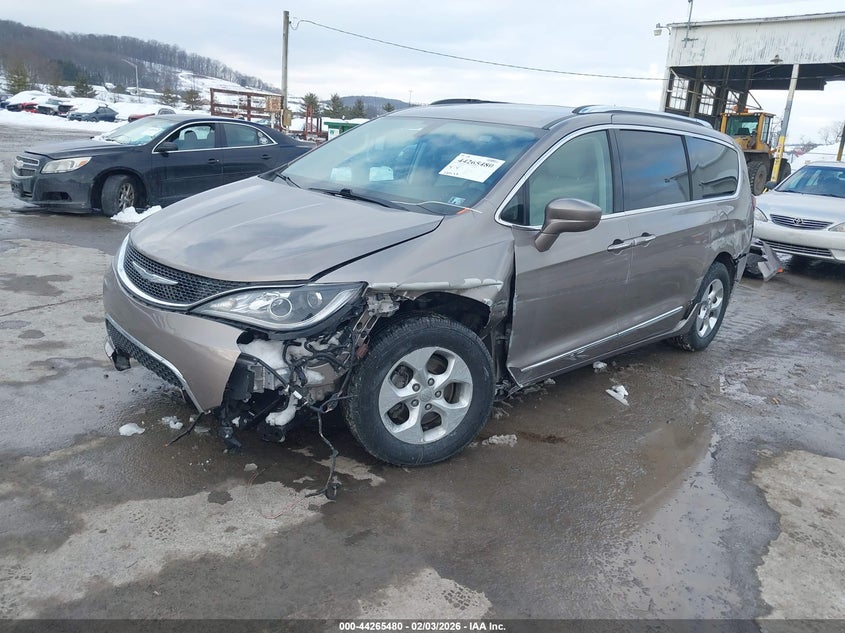 2017 Chrysler Pacifica Touring-L Plus