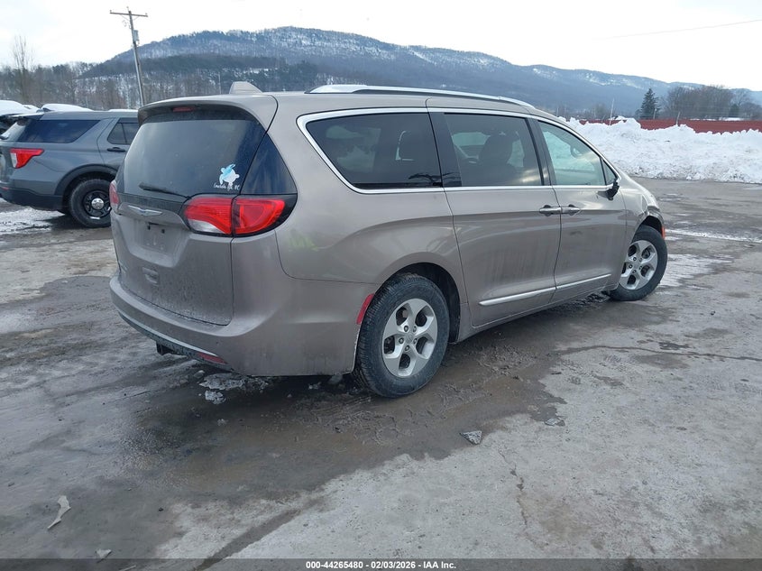 2017 Chrysler Pacifica Touring-L Plus