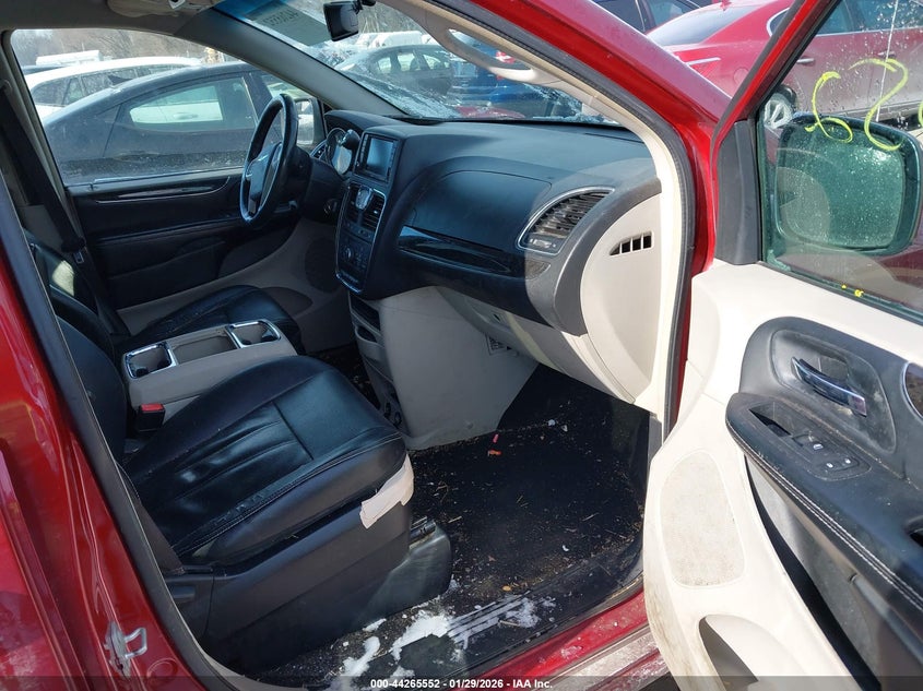 2016 Chrysler Town & Country Touring