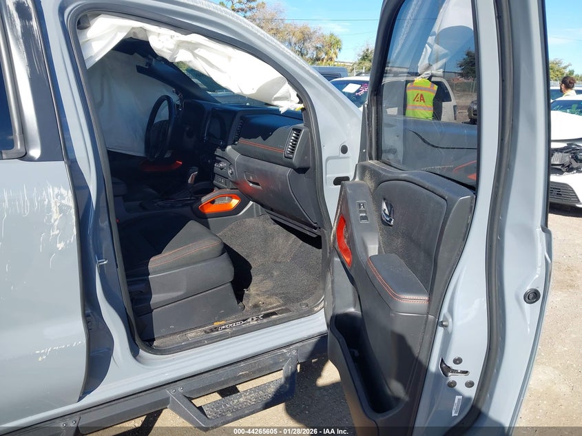 2023 Nissan Frontier Pro-4X 4X4