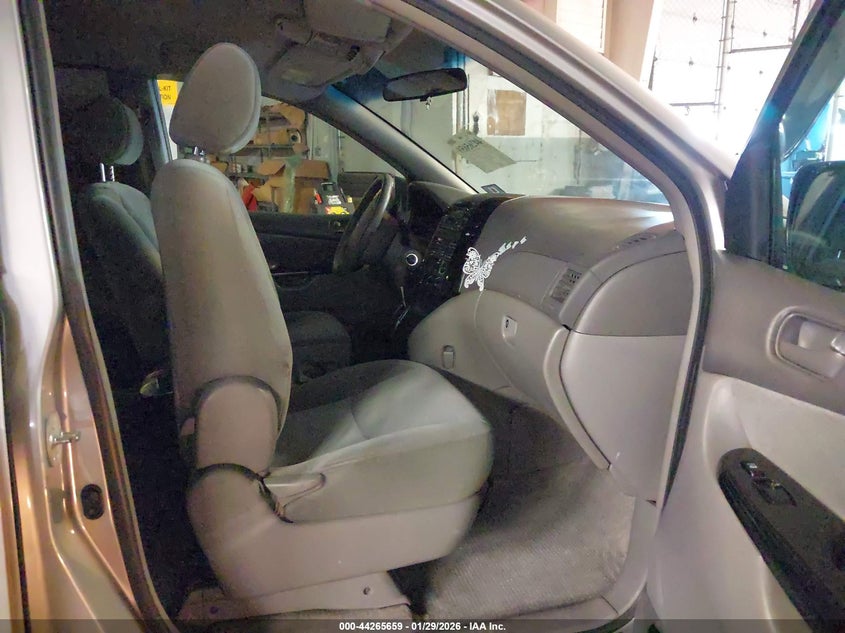 2005 Toyota Sienna Le