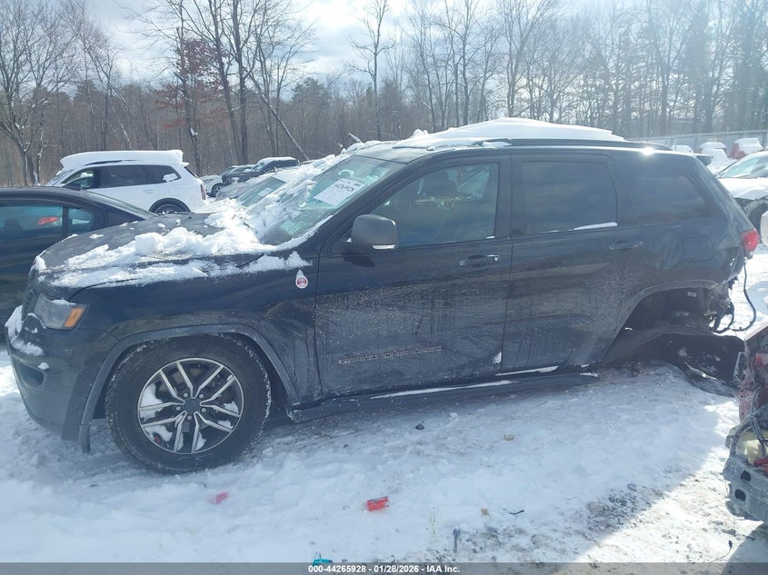 VIN 1C4RJFLG4KC584629 2019 JEEP GRAND CHEROKEE TRAILHAWK 4X4