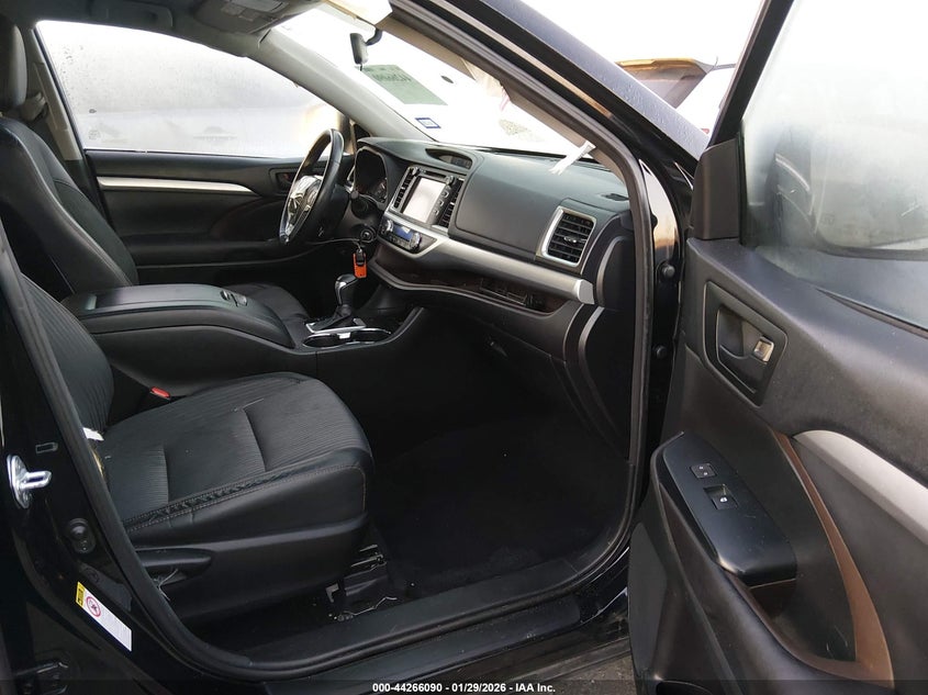 2016 Toyota Highlander Le Plus V6