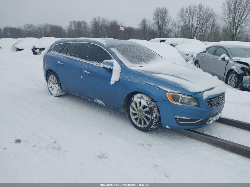 Vin: yv140mem7g1294175, lot: 44762460, volvo v60 t5 drive-e platinum 2016 img_1