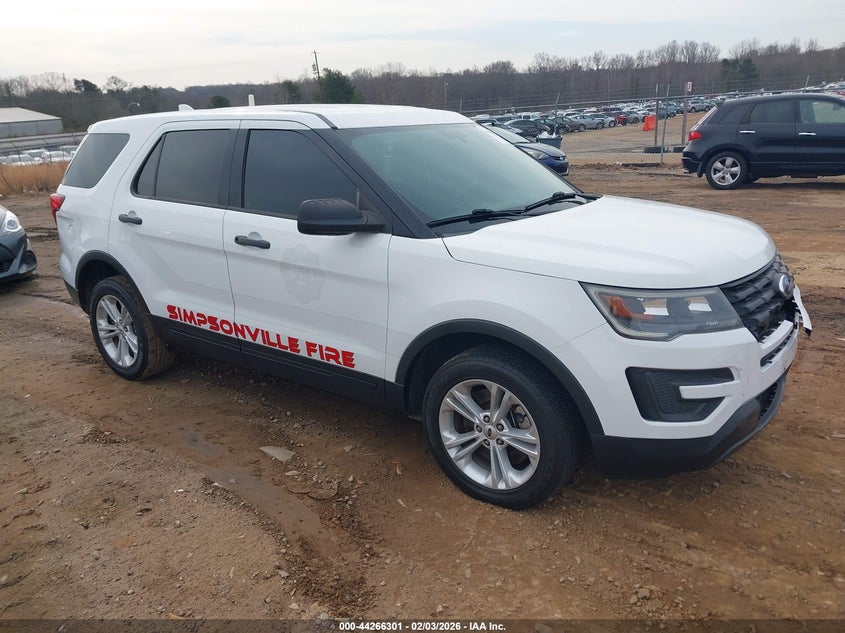 Vin: 1fm5k8ar7hgd93358, lot: 44762578, ford utility police interceptor 2017 img_1