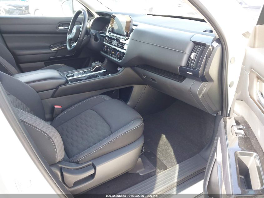 2022 Nissan Pathfinder Sv 4Wd