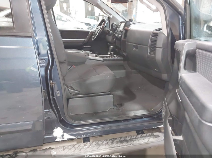 2014 Nissan Titan Sv