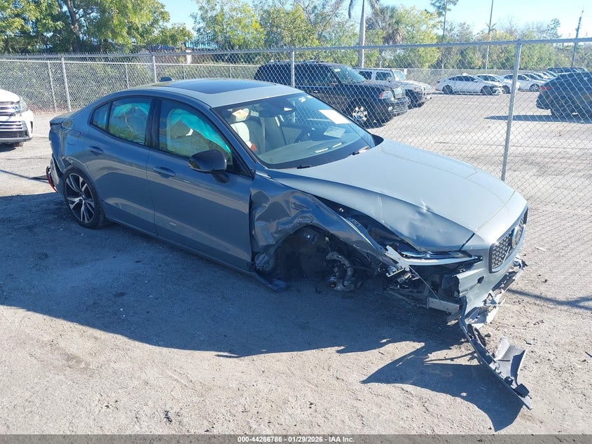2024 Volvo S60 B5 Plus Dark Theme