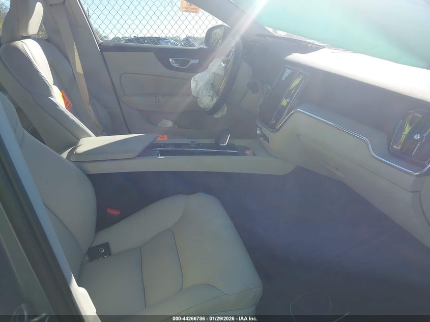 2024 Volvo S60 B5 Plus Dark Theme