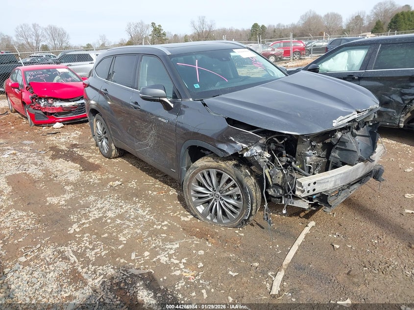 2020 Toyota Highlander Hybrid Platinum