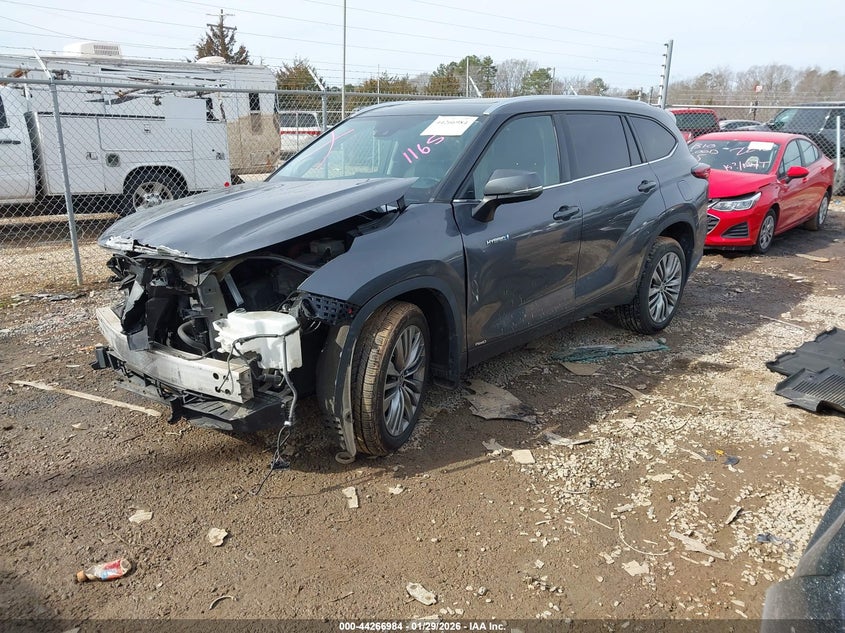2020 Toyota Highlander Hybrid Platinum